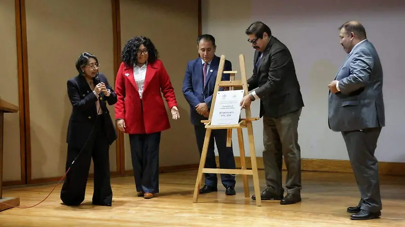 Develan placa por 50 años de Ciencias Atmosféricas en la Universidad Veracruzana